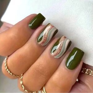 GREEN & GOLD WAVY GEL PRESS ON NAILS MEDIUM SQUARE LENGTH SET OF 24